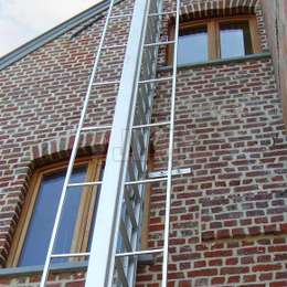 JOMY retractable foldout ladder - Double opening mechanism and double guardrail to use the ladder from both sides Double opening mechanism and double guardrail to use the ladder from both sides